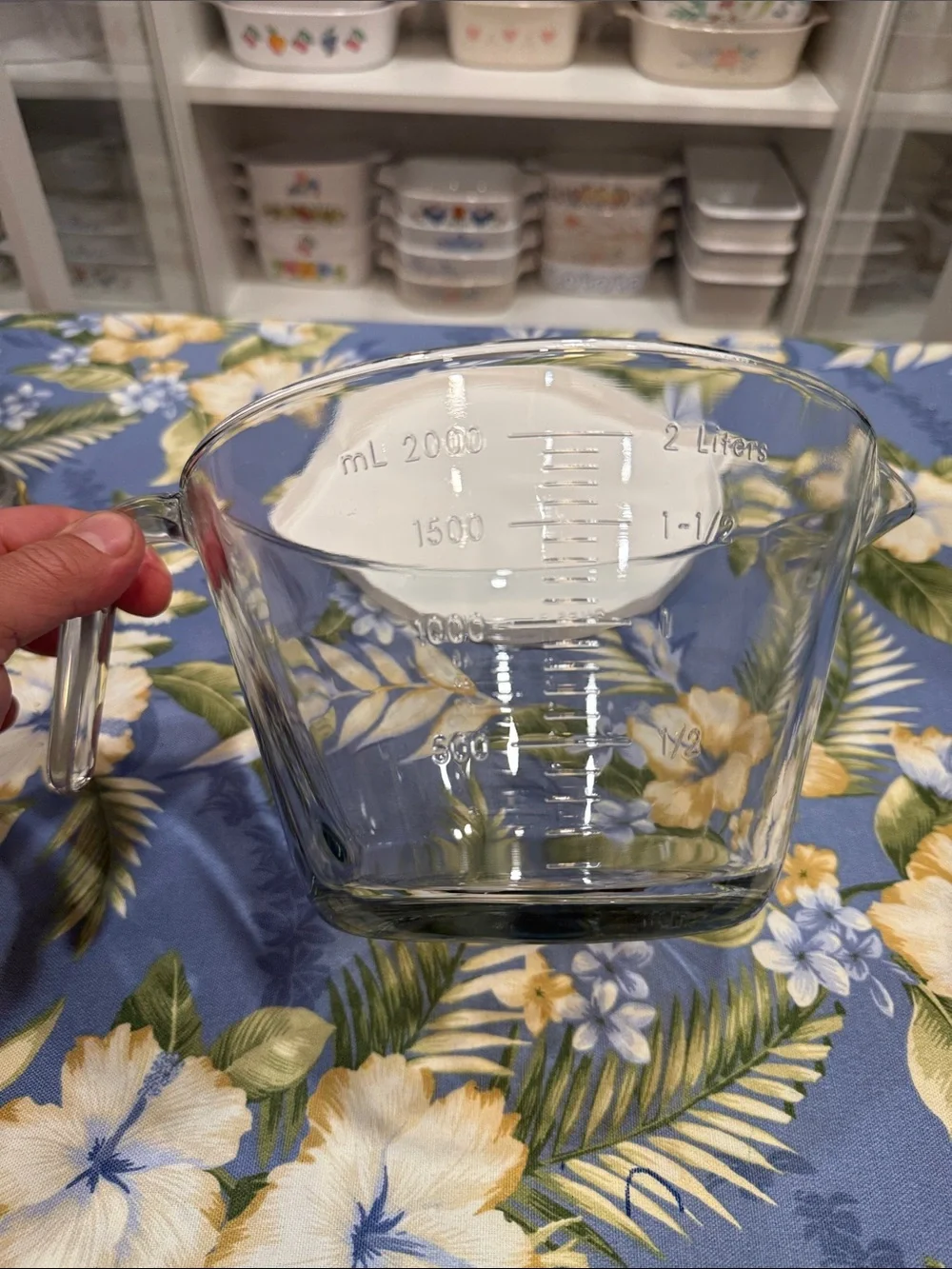 The Pampered Chef Clear Glass Batter Bowl Measuring cup with Lid